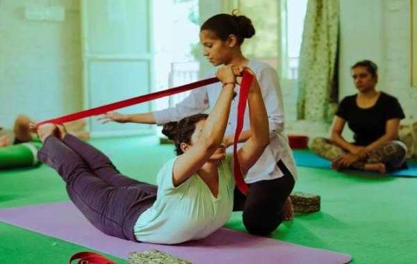 Yoga School In Rishikesh