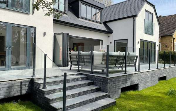 Modern Elegance: A Complete Guide to Choosing Glass Balustrades